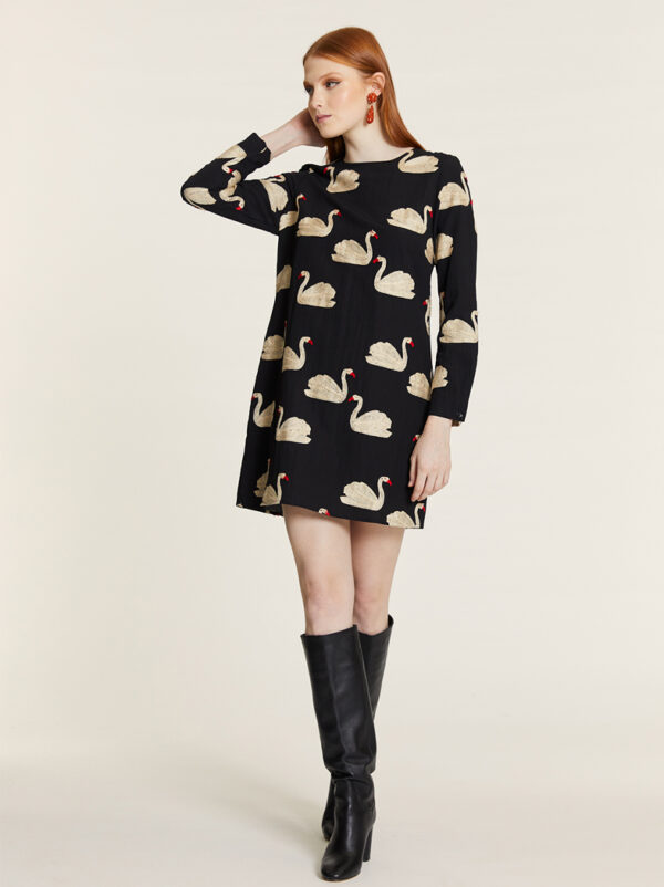 VESTIDO CORTO BORDADO CISNES