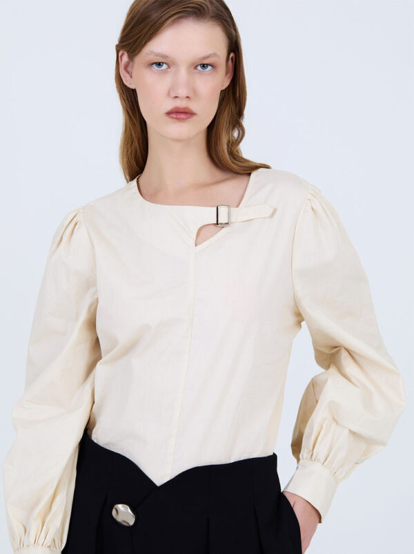 Poplin blouse with buckle